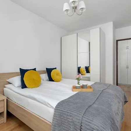 Apartman Cozy & Pet-friendly With Balcony By Renters Krakkó