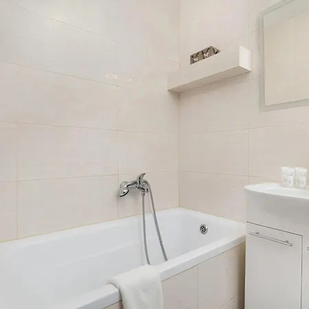 Διαμέρισμα Cozy & Pet-friendly With Balcony By Renters Krasków