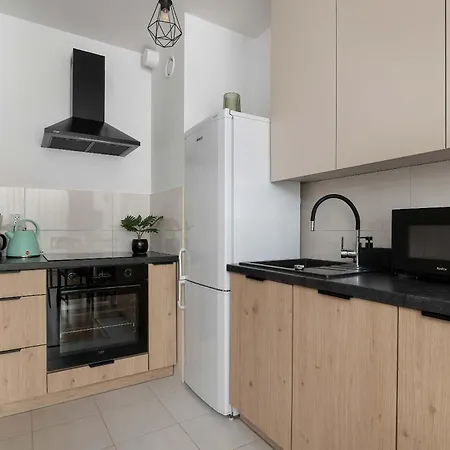 Cozy & Pet-friendly With Balcony By Renters Krakkó