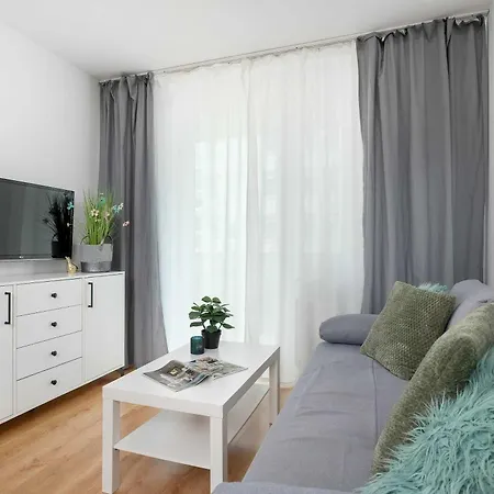 Apartman Cozy & Pet-friendly With Balcony By Renters *