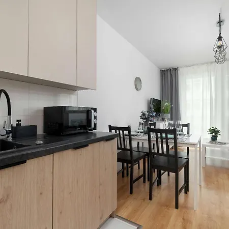 Cozy & Pet-friendly With Balcony By Renters *