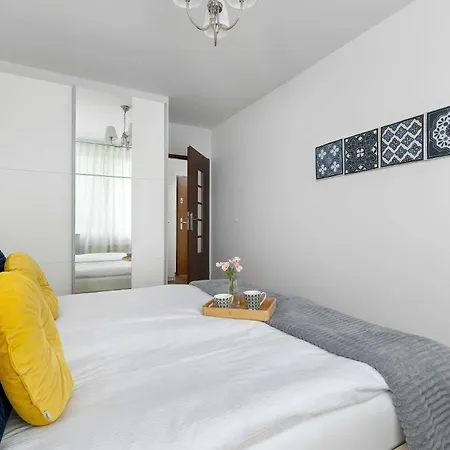 Apartman Cozy & Pet-friendly With Balcony By Renters *