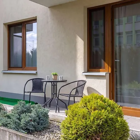 Cozy & Pet-friendly With Balcony By Renters Apartman Krakkó